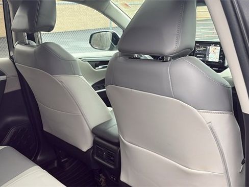 Used 2020 Toyota RAV4 Limited image 29