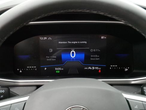 Certified 2025 Volkswagen Taos SE AWD/4WD image 21