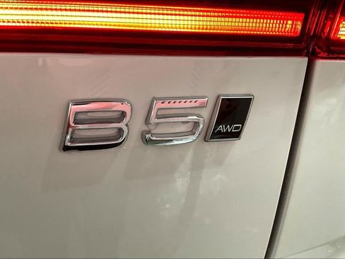 New 2026 Volvo XC60 B5 Plus w/ Climate Package image 9