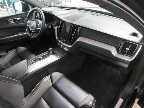 Used 2022 Volvo XC60 B5 R-Design w/ Advanced Package AWD/4WD image 21