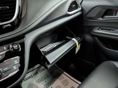 New 2026 Chrysler Pacifica Select image 20