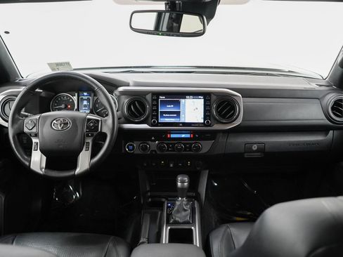 Used 2022 Toyota Tacoma Limited AWD/4WD image 13