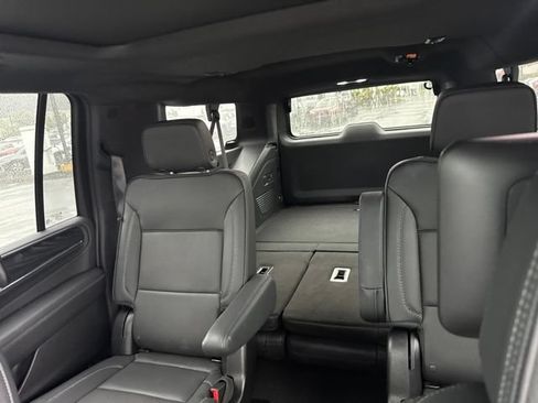 Used 2024 GMC Yukon XL Denali w/ Advanced Technology Package AWD/4WD image 5