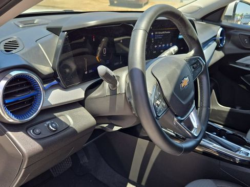 Used 2025 Chevrolet Trax LT w/ LT Convenience Package FWD image 15