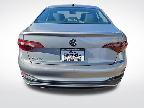 Used 2024 Volkswagen Jetta SE FWD image 4