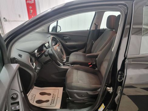 Used 2018 Chevrolet Trax LS AWD/4WD image 12