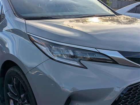 Used 2023 Toyota Sienna XSE image 7