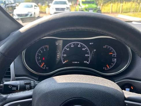 Used 2018 Jeep Grand Cherokee Altitude AWD/4WD image 22