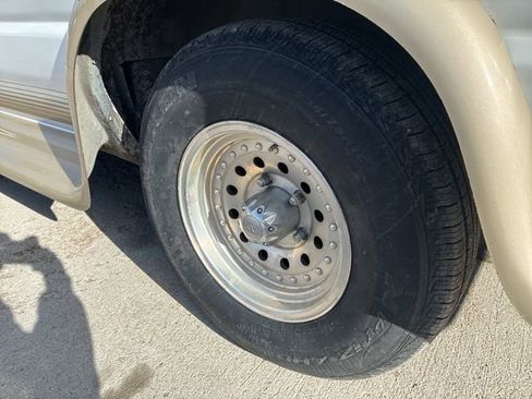 Used 1999 Ford E-150 and Econoline 150 image 9