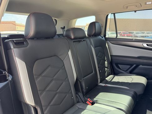 Used 2024 Volkswagen Atlas Peak Edition SEL AWD/4WD image 45