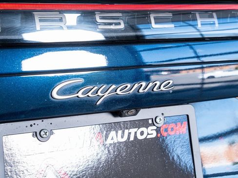 Used 2022 Porsche Cayenne Platinum Edition image 26