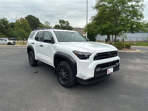 Used 2025 Toyota 4Runner SR5 AWD/4WD image 9