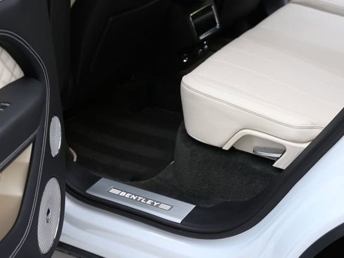 Used 2021 Bentley Bentayga image 64