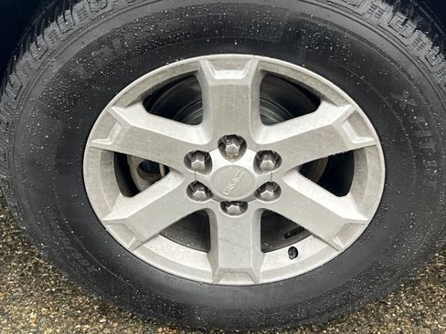 Used 2014 GMC Acadia SLE image 12