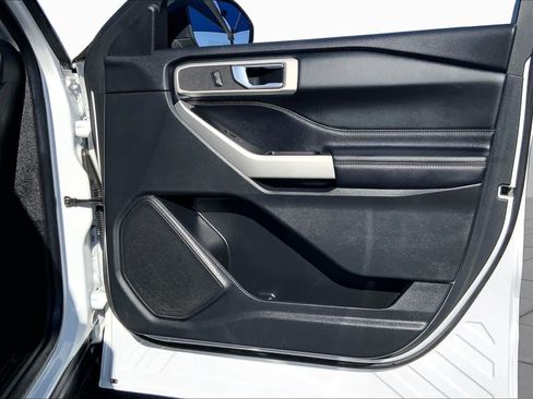Used 2021 Ford Explorer XLT RWD image 23