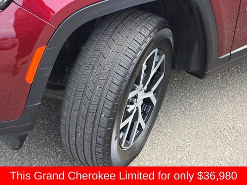 Used 2025 Jeep Grand Cherokee Limited RWD image 41
