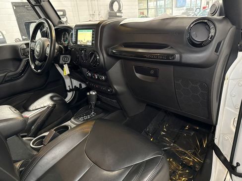 Used 2014 Jeep Wrangler Unlimited Sahara AWD/4WD image 14