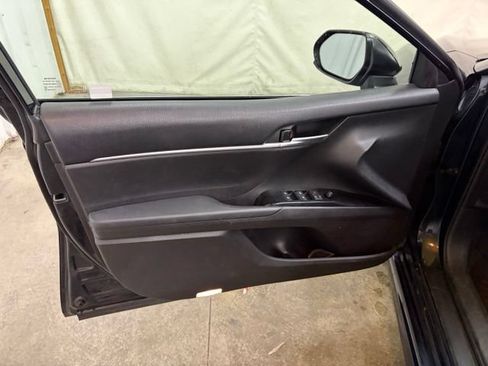 Used 2018 Toyota Camry SE w/ Moonroof Package FWD image 26
