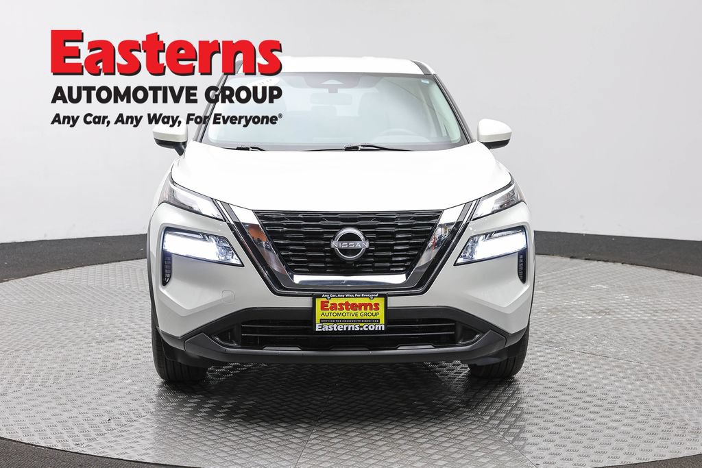Used 2023 Nissan Rogue SV AWD/4WD image 3