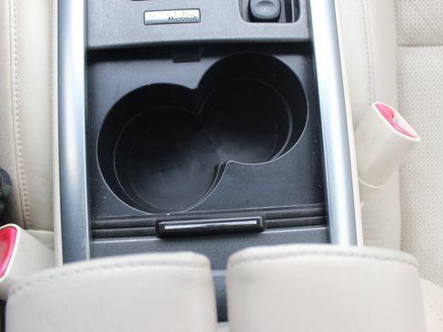 Used 2010 Lincoln MKS FWD image 32