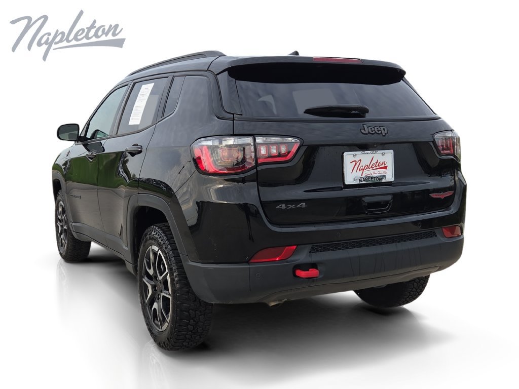 Used 2025 Jeep Compass Trailhawk AWD/4WD image 3
