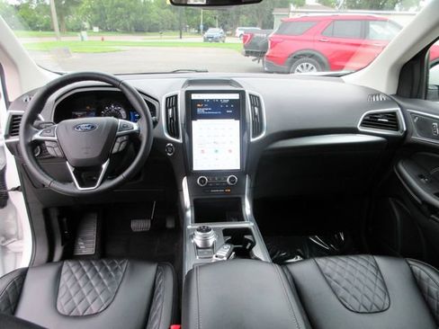 Certified 2023 Ford Edge Titanium AWD/4WD image 5