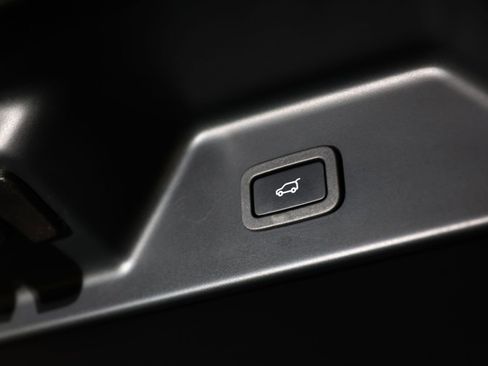 Used 2021 Land Rover Range Rover SV Autobiography Dynamic image 32