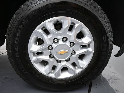 Used 2023 Chevrolet Silverado 2500 LT AWD/4WD image 32