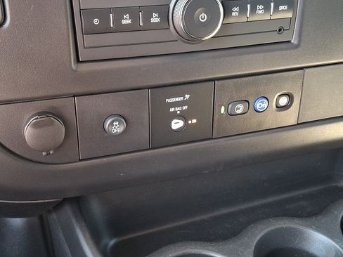 Used 2024 GMC Savana 3500 Extended RWD image 24