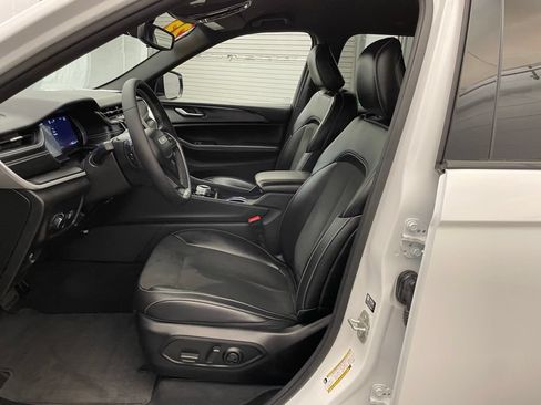 Certified 2023 Jeep Grand Cherokee Altitude AWD/4WD image 15