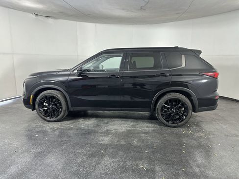 Used 2024 Mitsubishi Outlander SEL Black Edition image 8