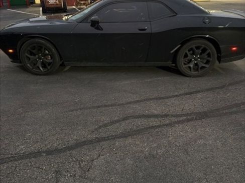 Used 2015 Dodge Challenger SXT Plus image 5