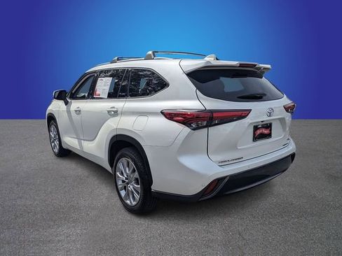Used 2020 Toyota Highlander Limited FWD image 3
