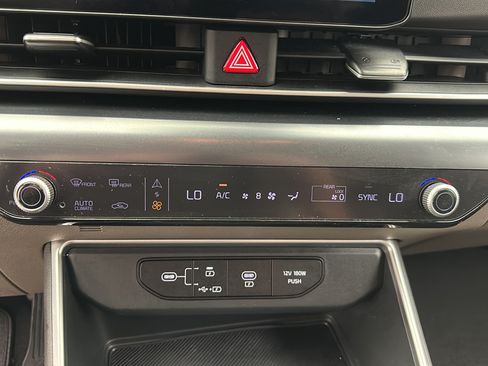 Used 2025 Kia Carnival FWD image 19