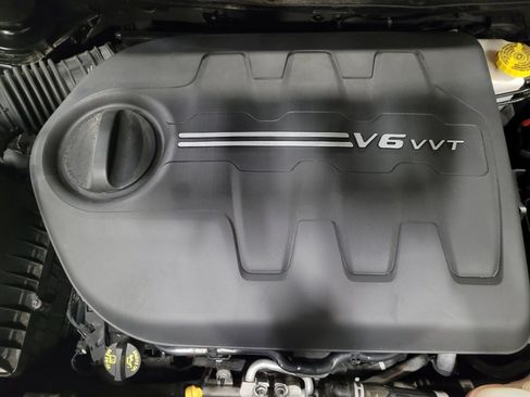 Used 2020 Jeep Cherokee Limited image 30