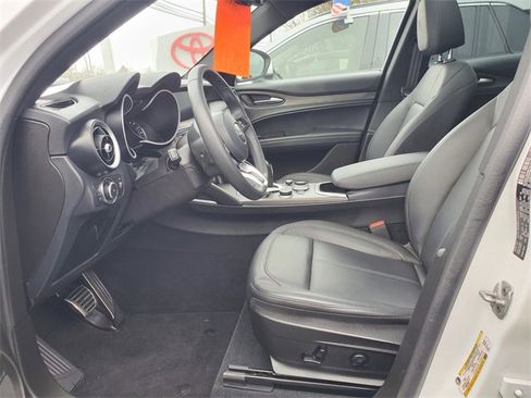 Used 2023 Alfa Romeo Stelvio Ti image 19