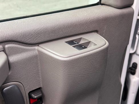 Used 2017 Chevrolet Express 2500 image 21