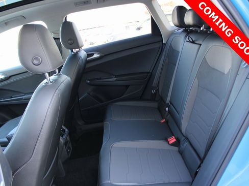 Certified 2025 Volkswagen Taos SE image 18