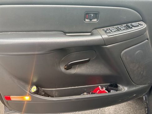 Used 2006 Chevrolet Silverado 1500 LT image 10