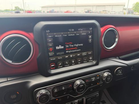 Used 2021 Jeep Gladiator Rubicon AWD/4WD image 18