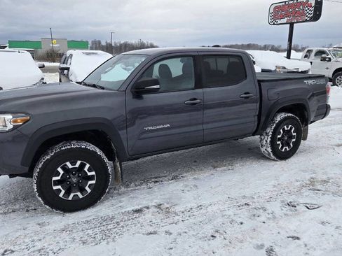 Used 2020 Toyota Tacoma TRD Off-Road w/ Technology Package image 5