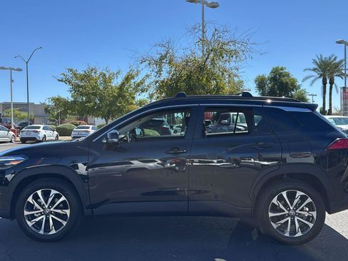 Used 2025 Toyota Corolla Cross XLE image 4
