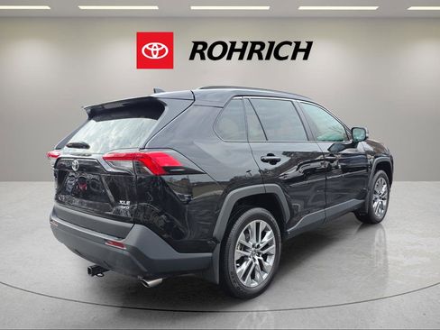 Used 2023 Toyota RAV4 XLE Premium image 5