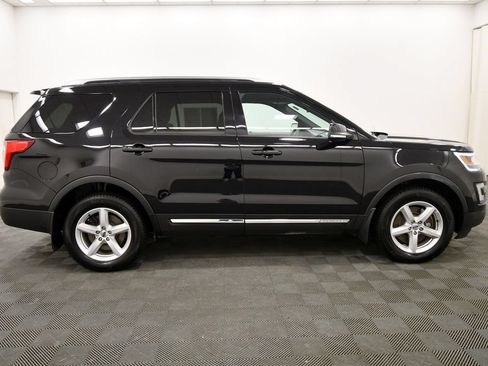 Used 2017 Ford Explorer XLT w/ Equipment Group 202A AWD/4WD image 9