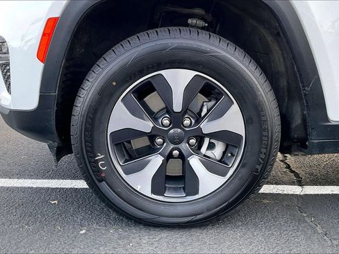 Used 2024 Jeep Grand Cherokee Limited 4xe image 9