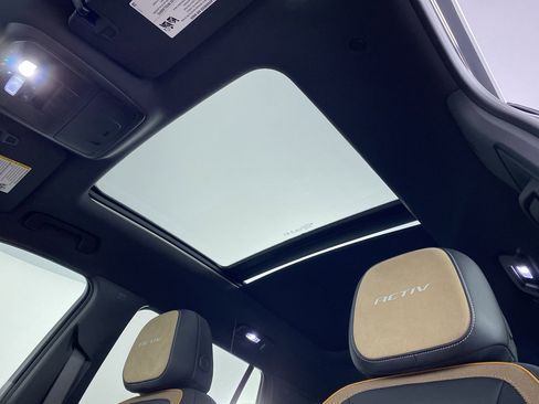 New 2025 Chevrolet Equinox ACTIV w/ Safety and Technology Package image 10