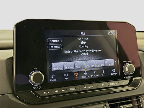 Used 2024 Nissan Pathfinder S image 21