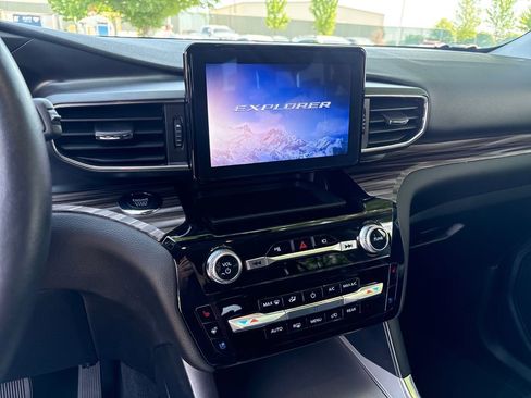 Used 2023 Ford Explorer Limited w/ Hybrid Equipment Group 310A AWD/4WD image 21