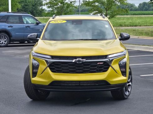 Used 2024 Chevrolet Trax RS w/ Sunroof Package image 2