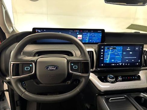 Certified 2025 Ford Expedition Active RWD image 5